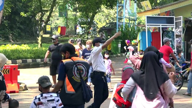 Taman Wisata Margasatwa Ragunan Terapkan Prokes kepada Pengunjung	[REVISI]