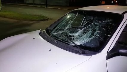 Vítima de acidente entre carro e moto procura atendimento médico por meios próprios; o fato ocorreu na Av. Rocha Pombo no Pacaembu2