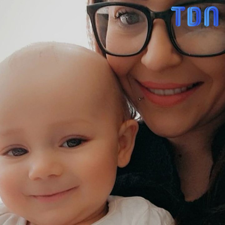 Elle voit un trou dans la bouche de son bébé, elle panique et se rend compte de son erreur