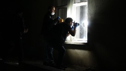 Son dakika haberi | EVE TÜFEKLE ATEŞ AÇIP, KARTUŞLARI TOPLAYARAK KAÇTI