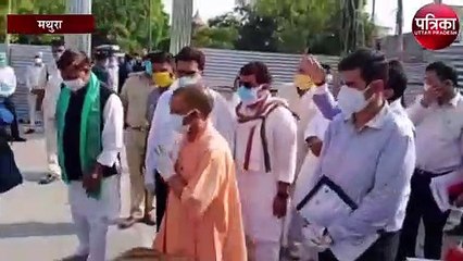 कोरोना पॉजिटिव परिवारों से मिले सीएम योगी, लिया हाल-चाल