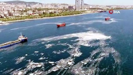 İstanbul sahillerini istila eden deniz salyalarında yoğunluk arttı