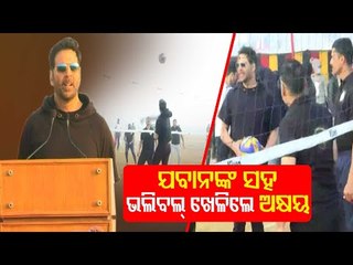 Akshay Kumar Flags Off Marathon On Army Day, Plays Volleyball With Soldiers