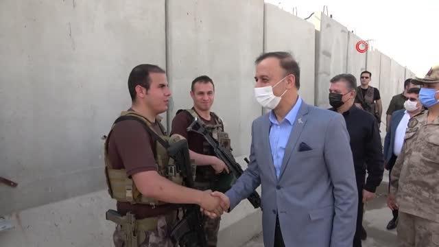 - Telabyad'a bayram çıkartması- Şanlıurfa Valisi Erin, Telabyad'da güvenlik güçleri ve halkla bayramlaştı