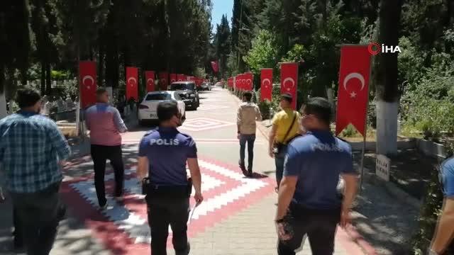 Tam kapanmada mezarlıkta korsan hoca avı...Polis hepsine tek tek dua okuttu