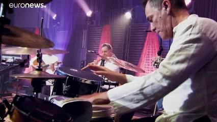 Flötist Rão Kyao musiziert zu Ehren von Mahatma Gandhi