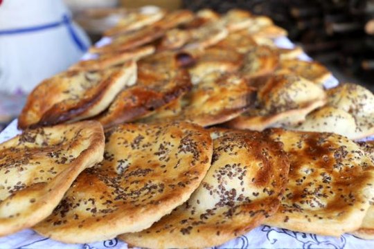 - Tandır fırında pişirilen bilik ekmeği kadınların elinde yeniden hayat buldu