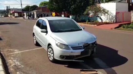 Motociclista fratura perna após colisão com carro, na Avenida Uirapuru, no Bairro Floresta