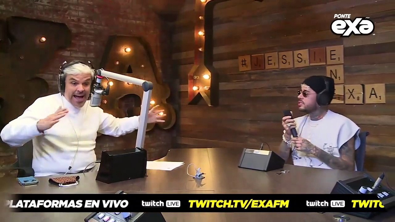 ¡Dalex ya está en la cabina de #JessieEnExa para presentarnos en vivo su sencillo “Feeling”!  (386)