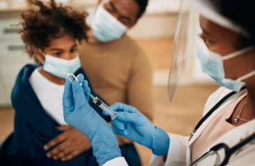 Asesores de los CDC recomiendan la vacuna Pfizer COVID-19 para niños de 12 a 15 años