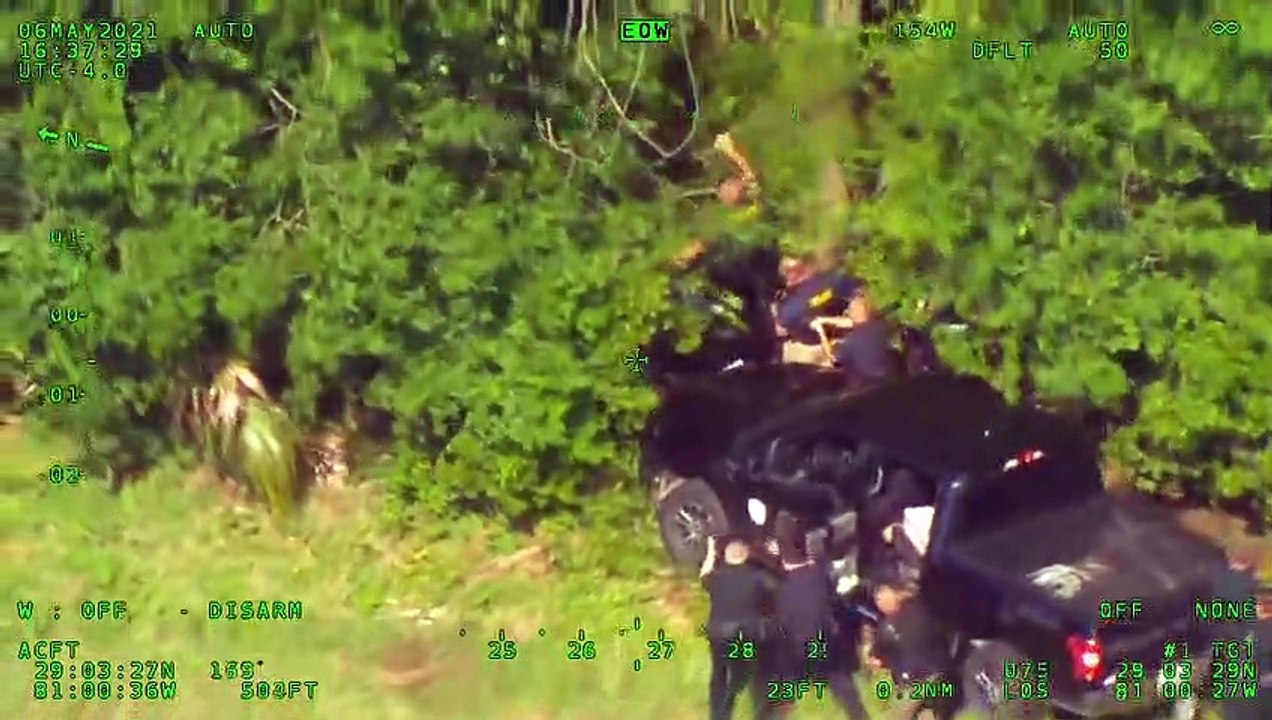 Un homme vole 2 voitures de polices et réussit une course poursuite