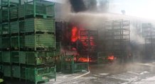 Castelfranco Veneto (TV) - Cassoni di batterie in fiamme in azienda di mezzi agricoli (14.05.21)