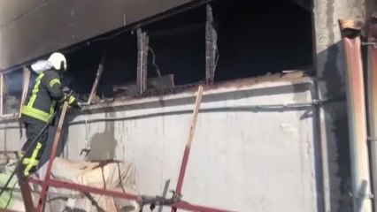 Mobilya mağazasında çıkan yangın söndürüldü