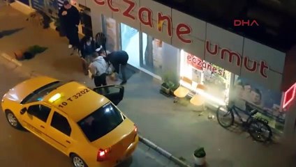 Kocasını sokak ortasında dövdü!