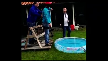 Bungee jumping yaptığını sanan adam