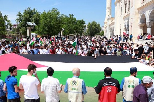 ADANA'DA, FİLİSTİN'DE ÖLENLER İÇİN GIYABİ CENAZE NAMAZI