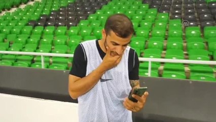 Sakaryasporlu futbolcu Abdülaziz Solmaz, baba olduğunu antrenmanda öğrendi