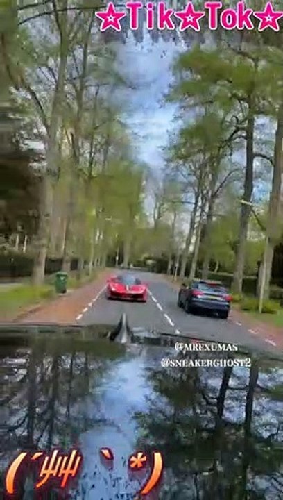 [Video] Ferrari 488 Pista suddenly shakes his ass in a straight line and gets into an accident.