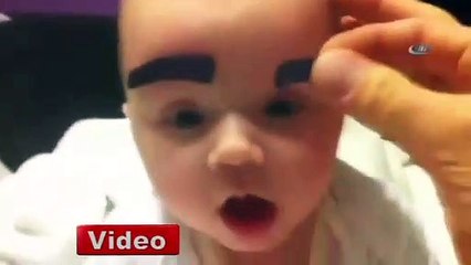 Sevimli çocuk hem güldü hem güldürdü