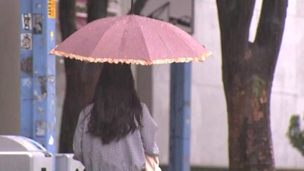 [날씨] 비 내리며 더위 주춤...내일 곳곳 집중호우 / YTN