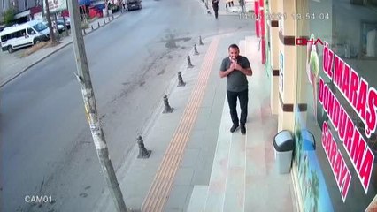 Son dakika haberi... DRİFT YAPARKEN KAZA YAPTI, MAHALLELİ SALDIRINCA ARKADAŞI OTOMOBİLİ ÜZERLERİNE SÜRDÜ