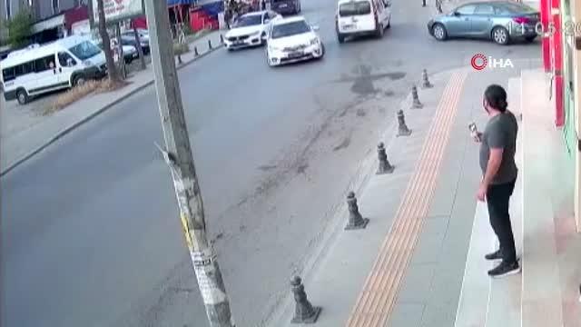 Ortalık savaş alanına döndü...Drift yapan magandalar ile vatandaşlar arasında çıkan kavga kamerada