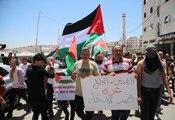 Yüzlerce Filistinli, El Halil'de Cuma namazının ardından İsrail'i protesto etti