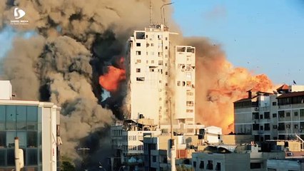 لحظة استهداف برج الشروق في قطاع غزة