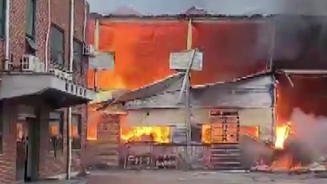 경기 화성시 번개탄 제조 공장에서 불...5시간 만에 꺼져 / YTN