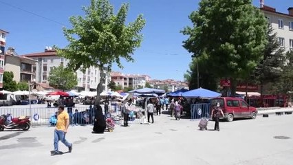 Pazar yerleri Kovid-19 tedbirleriyle ikinci kez açıldı