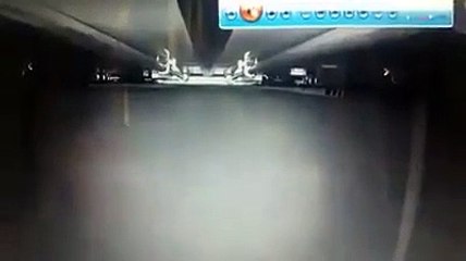 Seyir halindeki kamyonu soymaya çalıştılar!