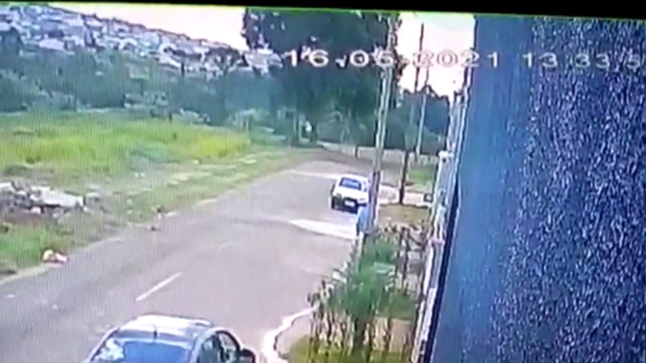 Câmeras de monitoramento registram ação de ladrão em casa no Bairro Morumbi