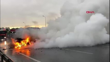 Son dakika haberleri... ARNAVUTKÖY'DE KAZA YAPAN OTOMOBİL ALEV ALDI