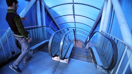 エスカレーター by 上西光樹