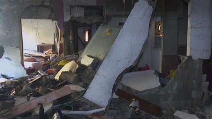 이스라엘 폭격으로 3층 건물 무너지며 일가족 10명 사망 / YTN