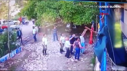 'Evin önünde neden durdunuz' diyen aile az daha canından oluyordu!