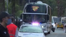Beşiktaş ve Göztepe'nin takım otobüsü stada giriş yaptı