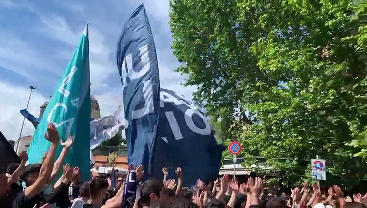 Roma - Lazio, la carica dei tifosi biancocelesti