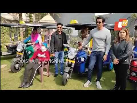 Sonu Sood Distributes E-Rickshaw To Needy People In Moga, Punjab