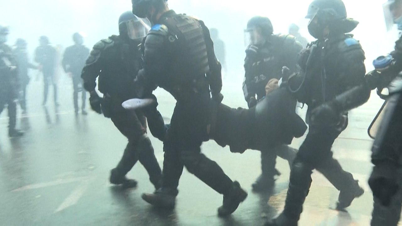 Manifestation pro-palestinienne : des heurts à Paris, un gendarme blessé à la tête