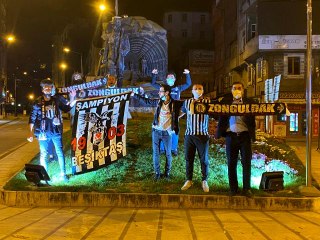 Kısıtlamaya rağmen Beşiktaş'ın şampiyonluğunu kutladılar