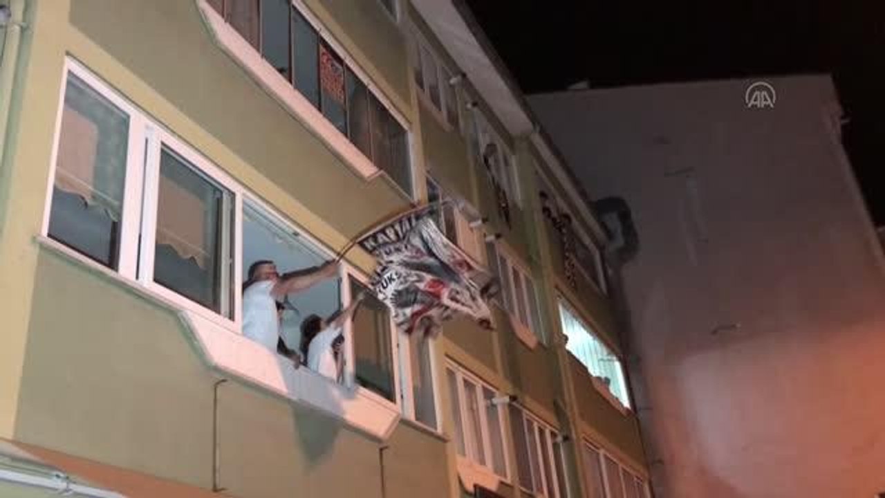 Beşiktaşlı taraftarların şampiyonluk sevinci