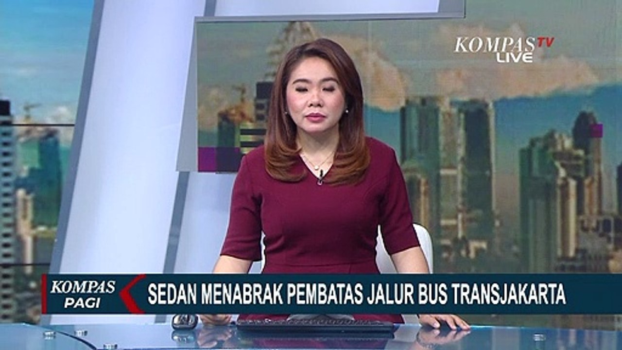 Sopir Hilang Konsentrasi, Mobil Tabrak Pembatas Transjakarta Hingga Terpental ke Trotoar