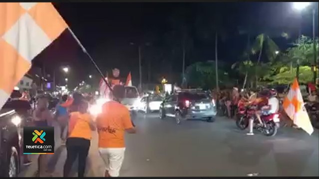 td7-Aficionados irrespetan protocolos sanitarios y abarrotan las afueras del Lito' Pérez-150521