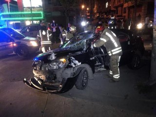 Şampiyonluk kutlamasına çıkan Beşiktaş taraftarları E-5'te kaza yaptı: 2 yaralı