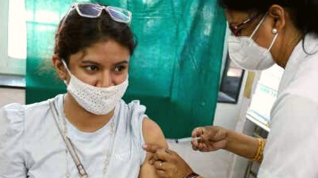 Corona Vaccine लगवाने के बाद Body में दिखे ये Symptoms तो समझ लें Vaccine कर रही अपना काम । Boldsky