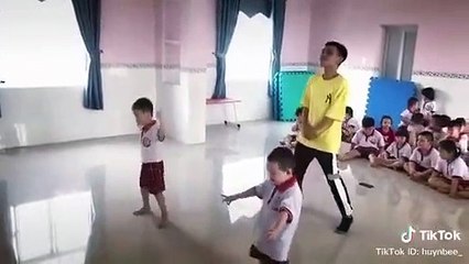 2 bé trai lớp mầm non tài năng, nhảy chuyên nghiệp như dancer