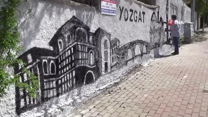 Yozgat'ın tarihini ve kültürünü duvarlara resmediyor