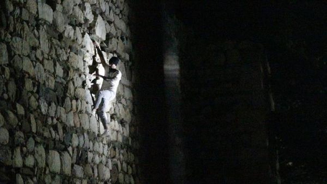 ÇORUM KALESİ'NE GECE TIRMANIŞINI POLİS ENGELLEDİ