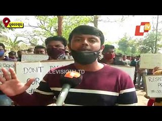 Protesting OUAT Students Sweep Streets In Bhubaneswar